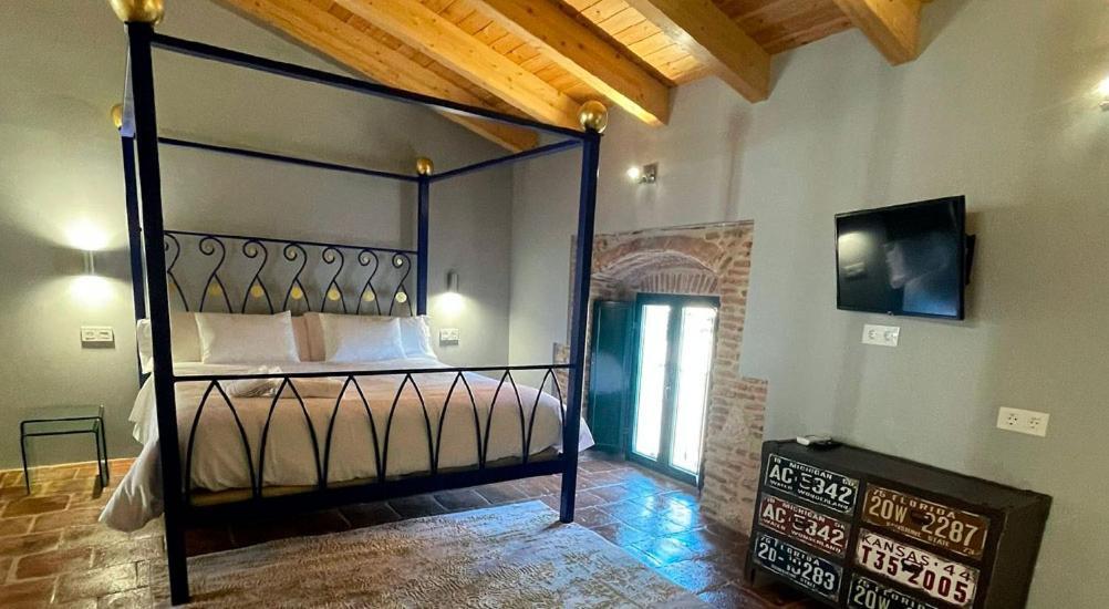 Hotel Rural La Casa De Carlota Montanchez Bagian luar foto