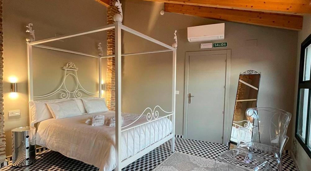 Hotel Rural La Casa De Carlota Montanchez Bagian luar foto